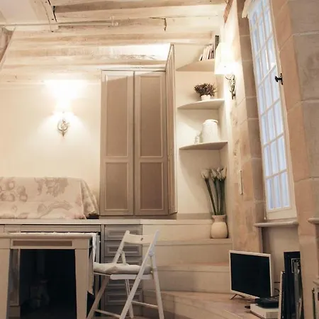 Louvre Apartment