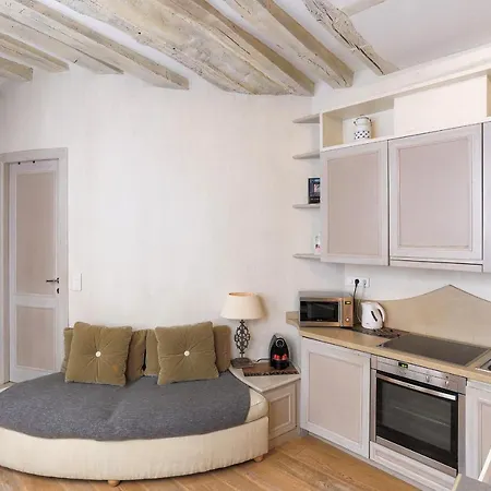Apartman Louvre *